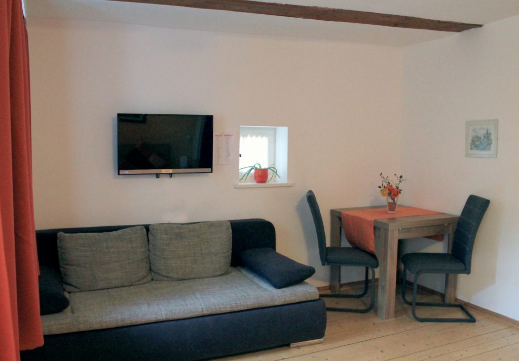 Schlafcouch mit Sitzecke im Familienzimmer