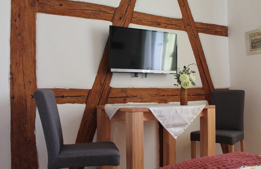 Sitzmöglichkeiten und Fernseher