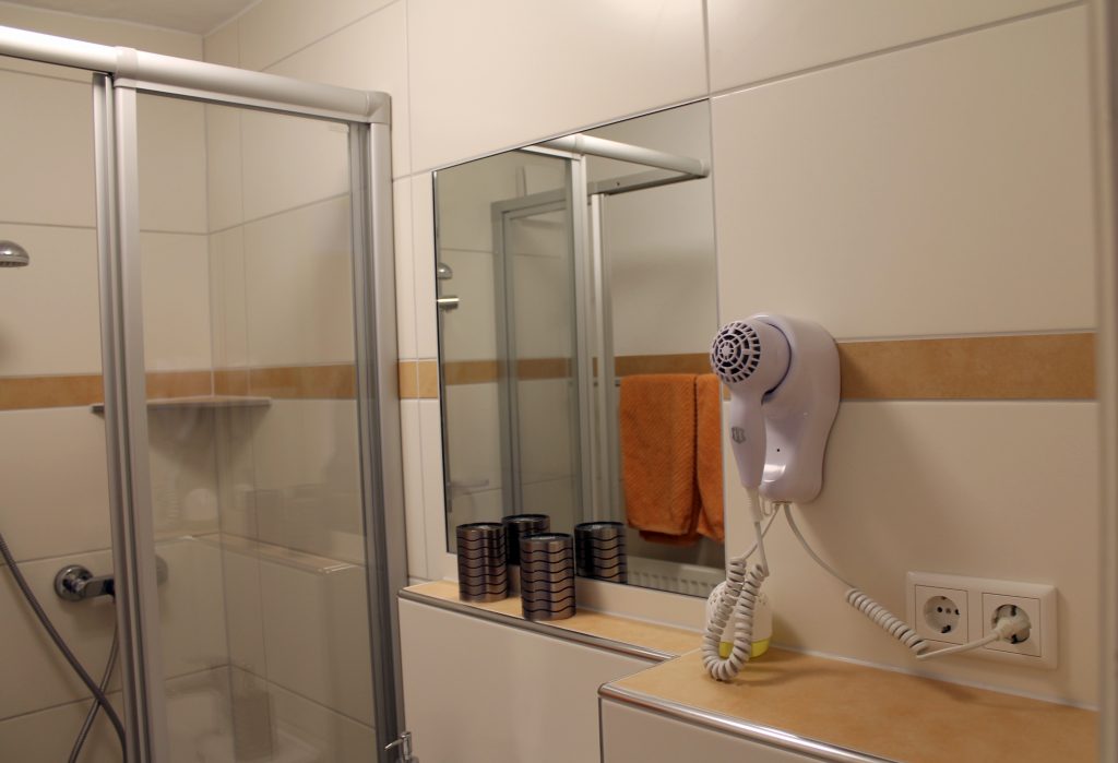 Ausschnitt vom Bad im Zimmer