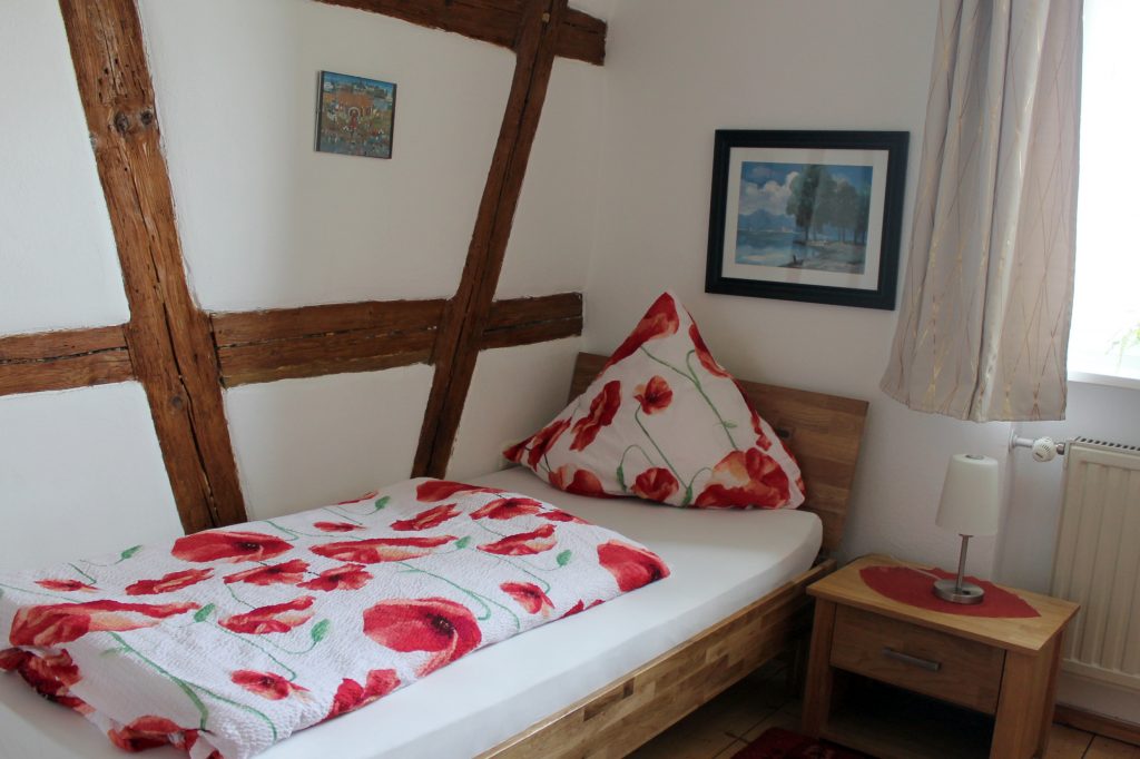 Bett im Einzelzimmer