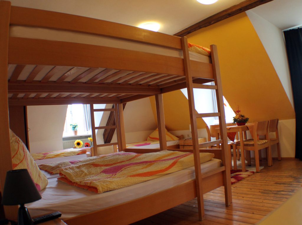 Mehrbettzimmer Stockbetten